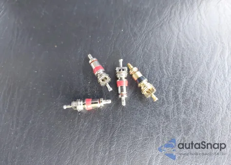 2006 Pontiac Vibe из США, поврежденный, VIN 5Y2SL65836Z421006